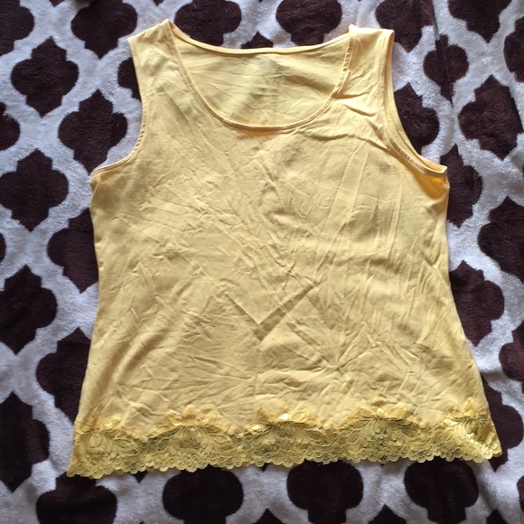 Lace trimmed L yellow CC sleeveless shirt - Picture 1 of 4